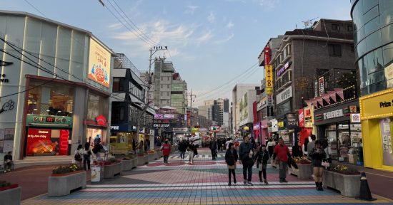 Seul’deki Ünlü Sokaklar | Seul’deki En İyi Alışveriş, Yemek ve Kafe Sokakları